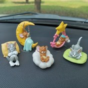 Resim WB Resmi Lisanslı Tom & Jerry Araba Gösterge Paneli Dekoru - Sevimli PVC Figürleri Tom, Jerry, Spike ve Daha Fazlası ile - Arkadaşlar, Aile veya Doğum Günü Hediyeleri için Eğlenceli Karikatür Temalı Pencere Süsleri 