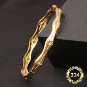 Resim 1 Adet Kadın Şık Bileklik - 18K Altın Kaplama, Güvenli Tokalı Kapatma, Günlük ve Parti Takısı Hediyesi, Eş veya Sevgili İçin, Doğum Günü, Yıl Dönümü - Dayanıklı Paslanmaz Çelik Tabanlı, Şık Aksesuar, İnce İşçilik 