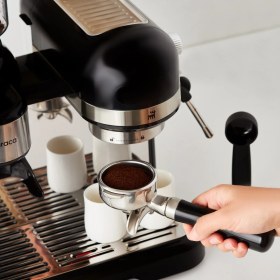 Resim Karaca Coffeemaid Kahve Öğütücülü, Süt Köpürtücülü, 19 Bar Basınçlı Espresso, Latte, Cappuccino, Americano Makinesi 1,4l 