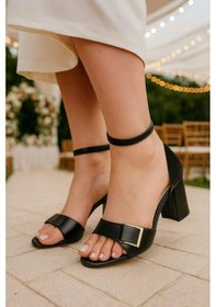 Resim Günlük Kadın Sandalet Tokalı Kalın Topuklu Bantlı Bilekten Bağlı Küt Burunlu Rahat Taban 209 Siyah 