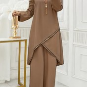 Resim Kadınların Beaded Kolyeli Zarif Kahverengi Abayası - Uzun Kollu, Geniş Bacaklı Tasarım, Resmi Durumlar İçin Mükemmel, Tüm Mevsimler İçin Uygun, Resmi Kıyafet|Zarif Abaya|Poliester Kumaş 