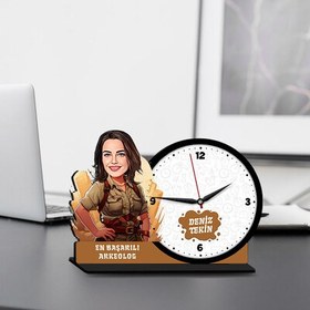 Resim Kadın Arkeolog Karikatürlü MDF Masa Saati 
