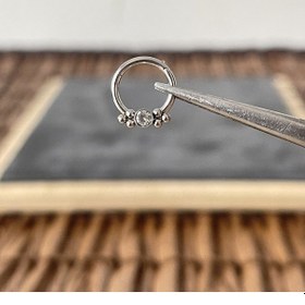 Resim %100 Cerrahi Çelik Altı Top Tek Zirkon 8 MM X 1.2 MM Çelik Kilitli Halka Piercing Gümüş 