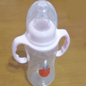 Resim Kulplu, kullanıma uygun 240 ml veya 250 ml'lik rastgele plastik şişe. 