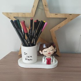 Resim Dafniart Kişiye Özel İsim Yazılabilir Doktor Hediyesi Masa Üstü Set 18 * 12 Çok Renkli Siyah Saçlı Erkek Doktor Set 18 * 12 