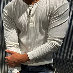 Resim Erkek Spor Henley Tişörtü, Polyester Karışımı Crew Boyun Uzun Kollu Tişört, Düz Renk Örgü Kumaş Üst, Orta Esneme ve Düğme Detayı ile İlkbahar/Sonbahar Fitness Eğitimi için 