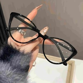 Resim Kadınlar için Kedi Gözü Moda Gözlükleri - Şeffaf PC Çerçeve ve Lens, Altın Tonlu Aksesuarlarla Minimalist Tasarım, Hafif Dekoratif Gözlükler, Günlük ve Resmi Giyim için, Günlük Gözlükler, Sophistike Gözlükler, Dayanıklı Gözlükler 