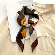 Resim Şık Kare Şal | Çok Renkli Geometrik Desen | Polyester Saten Kaplama | Hafif ve Nefes Alabilir | Şallar, Baş Şalları ve Aksesuarlar için Çok Yönlü | Plaj Gezileri ve Günlük Giyim için İdeal | Bahar, Yaz, Sonbahar 