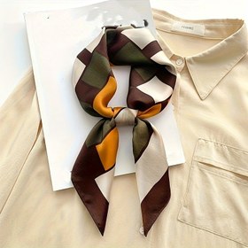 Resim Şık Kare Şal | Çok Renkli Geometrik Desen | Polyester Saten Kaplama | Hafif ve Nefes Alabilir | Şallar, Baş Şalları ve Aksesuarlar için Çok Yönlü | Plaj Gezileri ve Günlük Giyim için İdeal | Bahar, Yaz, Sonbahar 