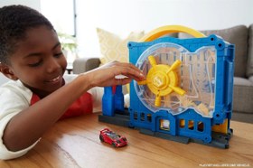 Resim Hot Wheels Tekerlekli Yarış Dünyası Oyun Seti Bankadan Kaçış Heyecanı FNB15-GBF96 