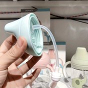 Resim 1pc FlexiDrink Silikon Çay Bardağı Aksesuarı, BPA-Free Şeffaf Sıvı Çay Bardağı ile Temizlik Fırçası, Evrensel Geniş Ağız Anti-Boğulma Emme Kupası ve Yerçekimi Topu Bebekler için, Esnek Silikon Çay Bardağı Bebek Şişeleri için, Noel Tatili Temel 