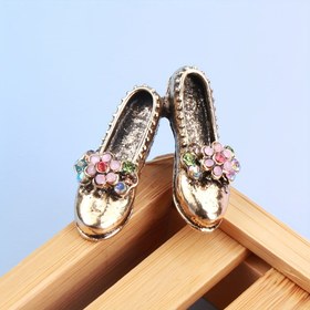 Resim Vintage Ayakkabı Rozeti - Pembe Taşlarla Süslü Altın Tonlu Yüksek Topuk Klipsi, Ceketler, Çantalar ve Şapkalar için Parıldayan Aksesuar - Kadınlar için Eşsiz Moda Takı Hediyesi, Ayakkabı Süsleri 