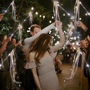 Resim 15 adet/24 adet LED Işık Hediye Çubukları - Pille Çalışan Beyaz Parlama Çubukları Düğün, Nişan, Doğum Günü, Noel, Mezuniyet, Yılbaşı, Şükran Günü, Sevgililer Günü için - Şarj Edilemeyen Plastik ve Kumaş Parti Hediyeleri 3 Adet Pille Birlikte 