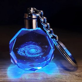 Resim Keyfim Shop Isme Özel Büyük Boy Işıklı Ahşap Kaideli Toz Bulutu Cam Küre 8 cm ve Anahtar Seti 