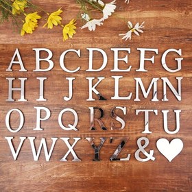 Resim 1 adet 3D Gümüş Alfabe Duvar Çıkartmaları Ev Dekoru - Kendinden Yapışkanlı Akrilik Ayna Harfler (10/15/20cm) DIY Kırılmaz Duvar Çıkartmaları Oturma Odası Yatak Odası Kreş Noel Düğün 