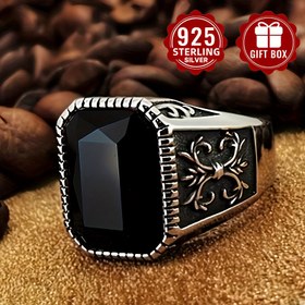Resim Erkekler ve Kadınlar için Kare Siyah Yapay Taşlı 925 Ayar Gümüş Vintage Kazınmış Yüzük - Günlük Kullanım, Partiler ve Tatil Hediyeleri İçin Klasik Cesur Tasarım, Hediye Kutusu Dahil, Parti Aksesuarı, Şık Takı, Dayanıklı Mücevher 