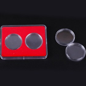 Resim 1 Adet Çift Paket Kırmızı Kare Para Kutusu - 2 Şeffaf Akrilik Tutucu ile Koleksiyoncular İçin Anma Parası Koruma Kutusu, Dayanıklı Kırmızı Kapak & Şeffaf Sergi Kutusu, Zarif Görünüm, Güvenli Kapatma Mekanizması 