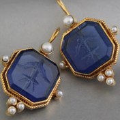 Resim Viktorya Dönemi Tarzı Intaglio Damla ve Sarkan Küpeler, Altın Kaplamalı Vintage Boho Mavi Bakır Küpeler, Zarif Tatil Noel Küpeleri, Günlük Giyim ve Hediye Verme İçin İdeal, Tüy Olmayan, Kadınlar İçin Antika Esintili Takılar 