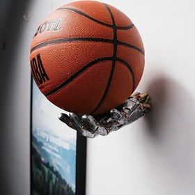 Resim 1 adet Şık Gümüş Reçine Top Tutucu - Yerden Tasarruflu Duvara Monte Basketbol, Futbol ve Ragbi Depolama Rafı - Spor Tutkunları ve Ev Dekoru için Mükemmel Hediye 