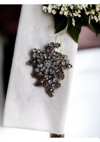 Resim Kristal Taş İşlemeli Yaprak Figürlü Broş Beyaz 