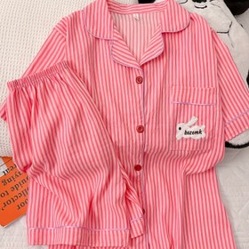 Resim Yeni Yaz Kadın Pijama Seti, Tatlı Kısa Kollu Gömlek ve Şort ile Ev Giyimi İçin İki Parça İçerir. 