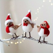 Resim 1 Adet Sevimli Kırmızı Santa Şapkalı ve Kabarık Beyaz Tüylerle Süslü Küçük Kuş Dekoru - Noel Ağacı Süsü, Şükran Günü, Yılbaşı, Doğum Günü Partisi İçin Ev Dekorasyonu, Yaratıcı Hediye (Pil Gerekmez), Dış Mekan Noel Süsü, Festivallik Tasarım, El Yapımı Süs, Parti Organizatörleri için Dekoratif Kolye, Yumuşak Kumaş 
