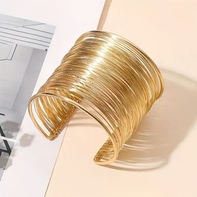 Resim Kadın Chunky Metalik Bileklik - Katmanlı Kurdelelerle Cesur Bir İfadelik Takı, Günlük ve Parti Takı, Düzenli Katmanlı Görünüm İçin Dayanıklı Metalik Yapı, Günlük ve Formal Kıyafetler İçin Mükemmel, Formal Aksesuar, Cesur Bir İfadelik Parça, Dayanıklı Aksesuar, Moda İfadesi, Trendy Tasarım, Sağlam Yapı, Moda Severler 