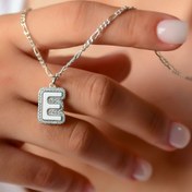 Resim Papatya Silver 925 Ayar Gümüş Rodyum Kaplama Beyaz Mineli E Harf Figaro Zincir Kadın Kolye 