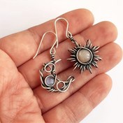 Resim 1 Çift Vintage Boho Çinko Alaşım Güneş ve Ay Asimetrik Küpeler, Taklit Aytaşı, Demir Posta, Plastik Kaplama, Kadınlar, Günlük ve Parti Giyim İçin 
