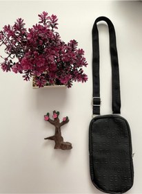 Resim Genel Markalar Yazı Desenli Telefon Çantası Siyah 