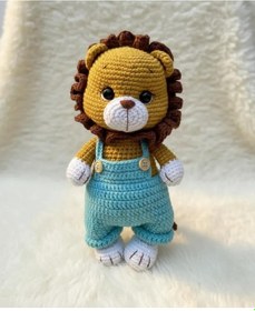 Resim Amigurumi Tulumlu Aslan 
