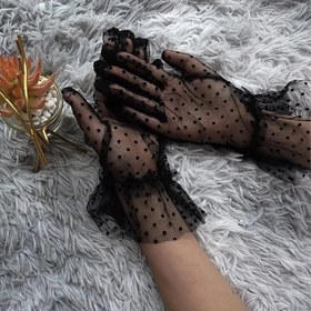 Resim Bir çift şeffaf siyah ve beyaz polka dot mesh eldiveni, bahar ve yaz için mükemmel, kulüp ve resmi etkinlikler için ideal. 