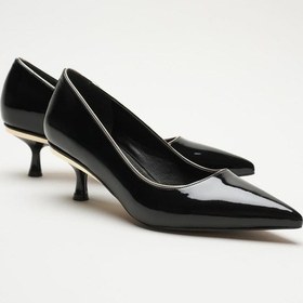 Resim Selene Metal Aksesuar Detaylı Siyah Rugan Sivri Burunlu Alçak İnce Topuklu Stiletto Kadın Topuklu Ayakkabı 5cm Siyah/rugan 
