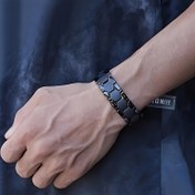 Resim 2 adet Güçlü Manyetik Titanyum Çelik Erkek Bileği, Lider Moda, Dört-Bir-Bilek Bileği, Aile ve Arkadaşlar için İlk Seçim Hediyesi, Su Geçirmez, Dayanıklı, Moda El Bileği 