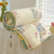 Resim Tavşan Tatlı Desenli Baskılı İnce Yorgan · Yazlık Yorgan, Yumuşak, Rahat ve Nefes Alabilen, Sevimli Tavşan Deseni, Çift Taraflı Tasarım, Hafif ve Rahat, Dört Mevsim İnce Yorgan, Makinede Yıkanabilir 