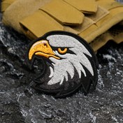 Resim 1 Adet Kartal Nakışlı Ütüleme Yaması - Gri Siyah & Sarı Vurgularla, Ceketler, Sırt Çantaları, Şapkalar, Askeri ve Dış Mekan Ekipmanları için Dayanıklı Kumaş Dikiş Rozeti, El Sanatları için Kartal Başlığı, Sırt Çantası Süslemesi, Cesur Yam Tasarımı, Yüksek Kaliteli Nakış, Ceket Süslemesi, İfade Süslemesi, Güçlendirilmiş Kenarlar, El Sanatları Tutkunları 