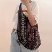 Resim Geniş Bohem Tarzı Kadın Çapraz Vücut Hobo Çantası - Vintage Esintili, Geniş ve Hafif Keten Tote ile Geometrik Şerit Deseni Kahverengi, Siyah & Bej Renklerde, Seyahat ve Günlük Kullanım için Kapasız Tasarım, Sevimli Çapraz Vücut Çanta 