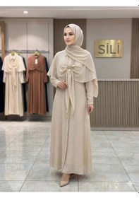 Resim Sevitli Broş Detaylı Pelerinli Tesettür Elbise-bej-5725 