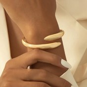 Resim Kadınlar İçin Cesur Açık Bileklik - Minimalist Modern Takı, Günlük ve Resmi Etkinlikler için Şık Aksesuar, Yıl Boyu Zarif İfade Parçası, Geometrik Tasarım, Esnek Kolye, Pürüzsüz Parlak Yüzey 