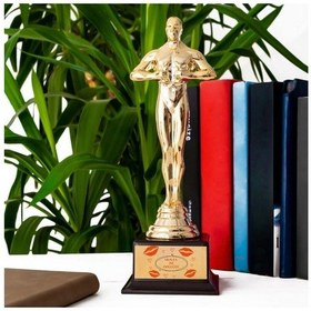 Resim Yılın En İyi Öpücüğü Tasarımlı Hediye Oscar Ödülü 