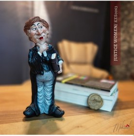 Resim Avukat Figürü Kitap Tutan Benzersiz Reçine Heykel Hukuk 