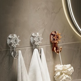 Resim Ağır Hizmet Tipi Dönen Emme Kupası saç tokası, Hafif Lüks Şeffaf Renkli, Kuzey Gemisi saç tokası Stili ile Tasarlanmış. Vakum Emme Kupası Matkap Gerektirmez ve İz Bırakmazken Güçlü Destek Sağlar. Mutfak, Banyo ve Tuvalet Kapıları Arkasında Dekoratif saç tokası Olarak Uygun, Sağlam ve Dayanıklı Olarak Eşler veya Çiftler İçin Harika Bir Hediye Olarak Görünür. 