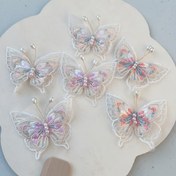 Resim 4 adet taklit inci işlemeli kelebek dikiş yaması kumaşı, DIY el işleri, kıyafetler, çiçek süslemeleri, çantalar, ayakkabılar, çoraplar ve aplikasyon ürünleri için uygun 
