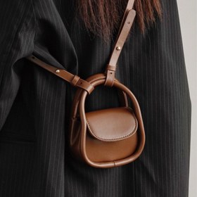 Resim Kadınlar için Şık Mini Çapraz Vücut Çantası - Klasik Retro El Çantası, Kemeri Kapatma ve Polyester Astar, Dayanıklı PU Yapısı, Düz Renk, Çok Yönlü Bileklik Aksesuarı Dahil 