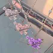 Resim 3 Parça Şık ve Zarif Y2K Pembe, Mor ve Beyaz Kalp Kolye Seti - Taşlı Boyun Zincirli, Randevular, Tatiller veya Günlük Kullanım İçin İdeal, Bonus Bereket Kartı ile Hediye Seçeneği. Sevgililer Günü veya Yılbaşı Hediyesi için Mükemmel 