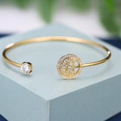 Resim Kadınlar için Ayarlanabilir Altın Tonlu Yaşam Ağacı Bileklik - Oval Taşlı Kolyeli Şık Takı, Günlük ve Tatil Kullanımı İçin Açık Bangle, Bling Bilezikler, Yıl Boyu Moda, Doğadan İlham Alınmış Mücevherat, Sentetik Zirkonya Süslemeleri 