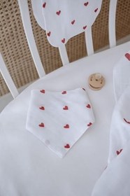 Resim (1055)%100 Organik Pamuk Çift Katlı Kalp Desenli Müslin Örtü Seti (100x100 muslin-Üçgen Önlük-Omuz Bezi) Renkli Tek Ebat 
