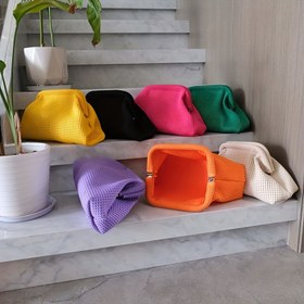 Resim Kadınlar için Büyük Kapasiteli Delikli Makyaj Çantası, Taşınabilir Seyahat Makyaj Saklama Çantası, Süper Sıcak Makyaj Sanatçısı Makyaj Kutusu, Elde Taşınan Moda Çizgili Çanta, Kadınların Günlük Cüzdanı, Taşınabilir Günlük Makyaj Çantası 