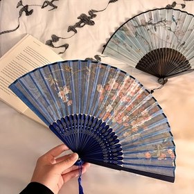 Resim Geleneksel Çin Şık Yelpaze - Görsel Olarak Çekici Mavi, Pembe ve Yeşil Desenli Bambu Serinletme Yelpazesi - Dans, Kostüm Partileri, Ev Dekoru İçin - Anneler Günü, Doğum Günü, Noel için İdeal Hediye - Kültürel Süs Aksesuarı, Kostüm Partisi Aksesuarı, Bambu Malzeme 