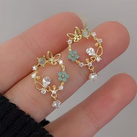 Resim Kadınlar için şık, zarif ve romantik çiçek şeklinde küpeler, günlük kullanım ve hediye verme için uygun, her mevsime uygun çok yönlü aksesuarlar. 